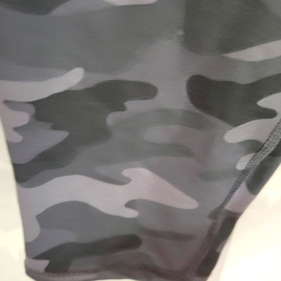 Danskin Camo Print Leggings Medium - Picture 2 of 3
